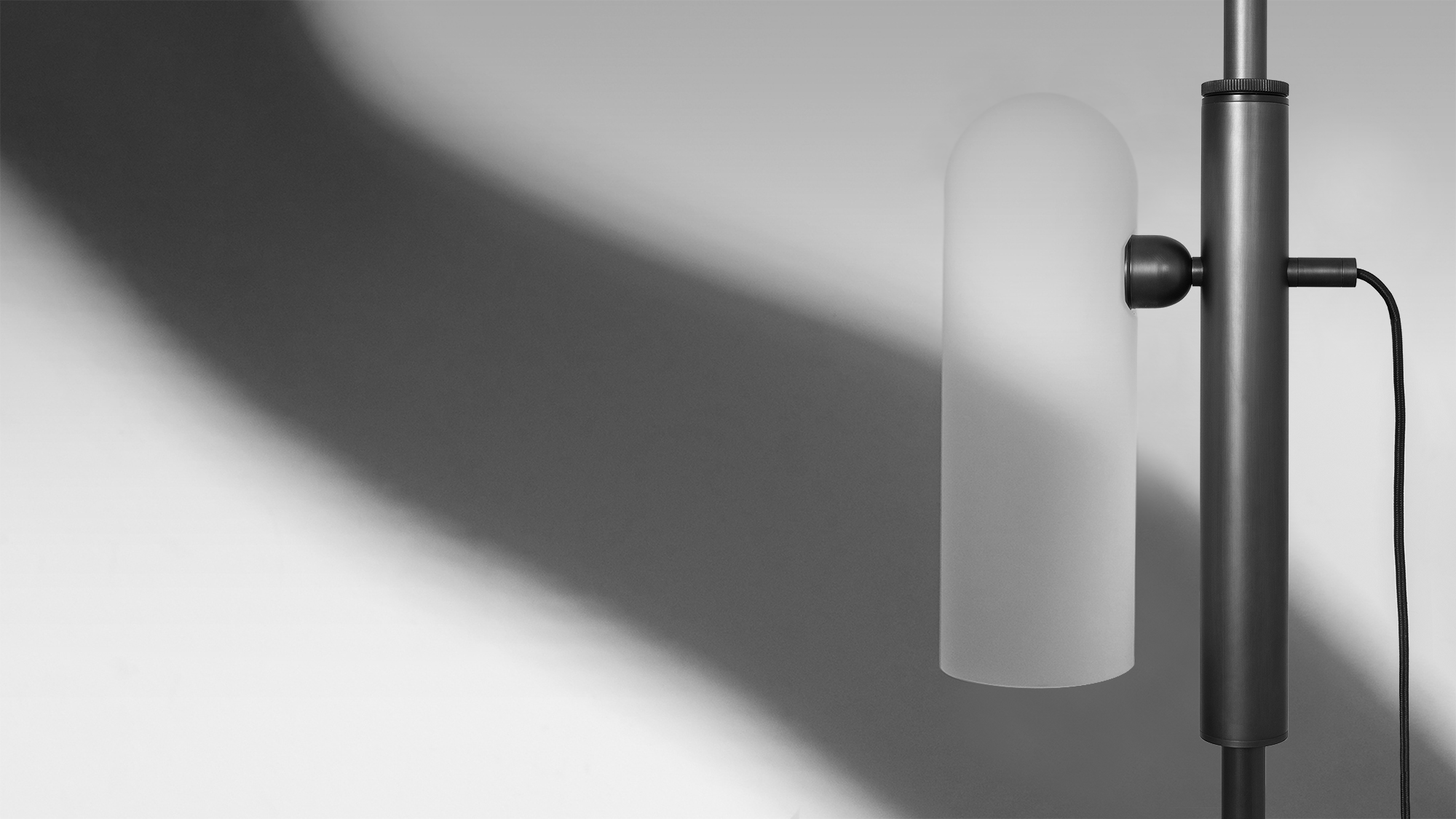 Schwung Odyssey 1 Black Gunmetal Floor Lamp